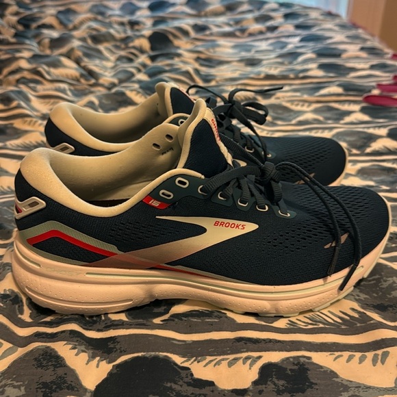 Women’s size 9.5 Brooks Ghost - Picture 1 of 3